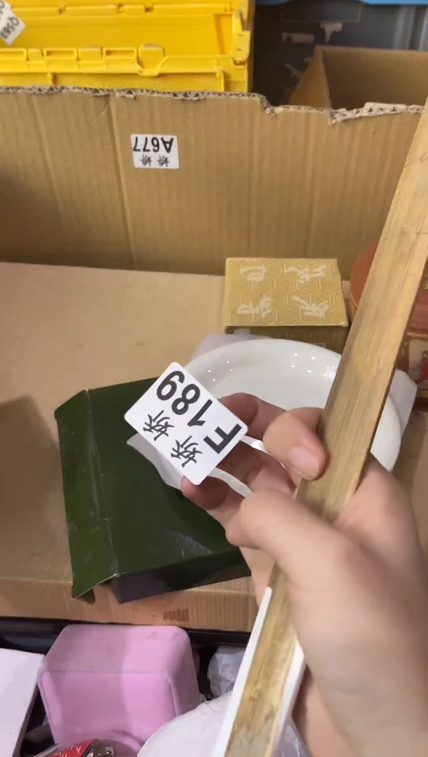 瓷片吴****)189吴理取闹(拒绝私聊)吴理取闹(拒绝私聊)