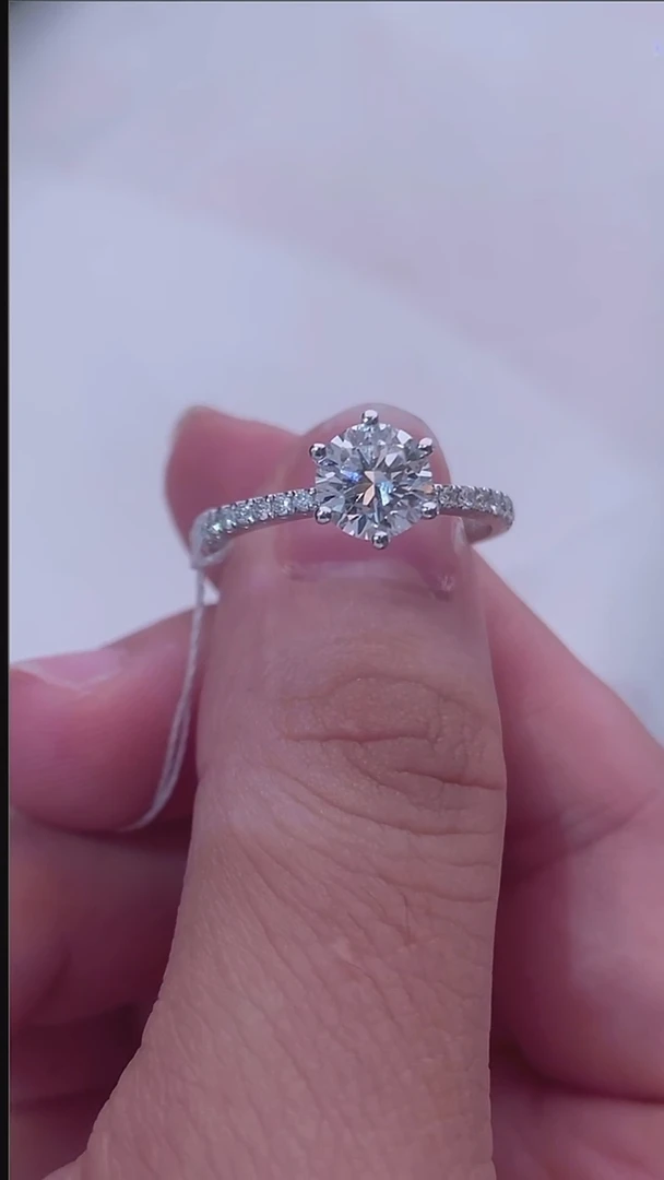 铂Pt950镶嵌实验室培育钻石Pt950铂金1克拉培育钻石白月光女戒