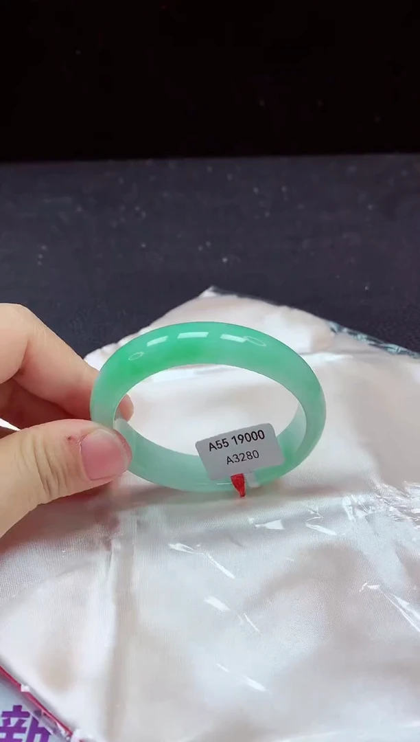 【闪购商品】翡翠手镯未镶嵌镯子55+