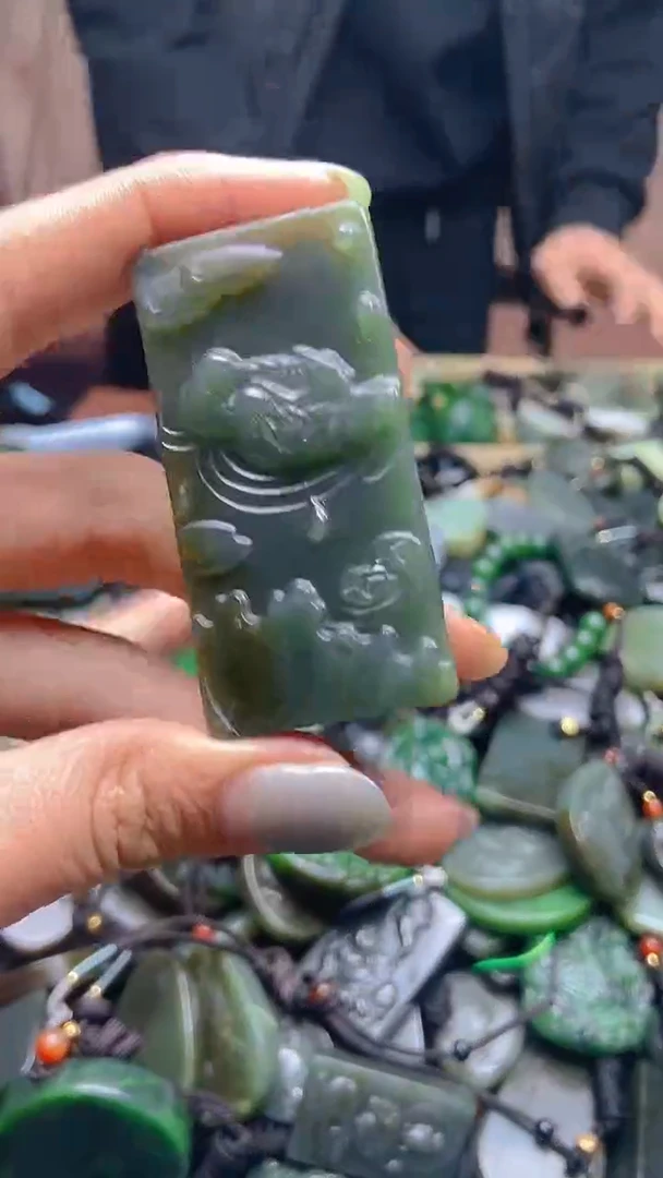 颈饰未镶嵌和田玉1