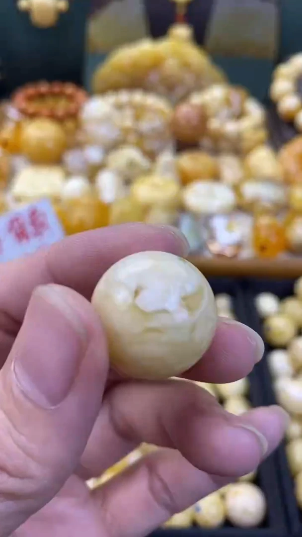 【闪购商品】琥珀裸石未镶嵌珊珊38