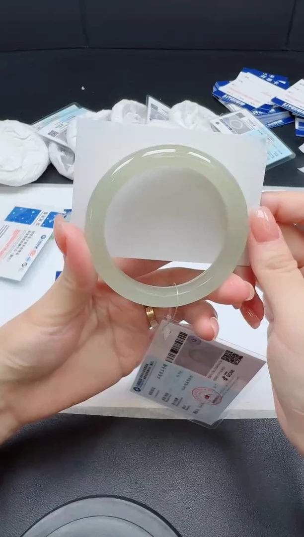 未镶嵌手镯石英质玉091-556