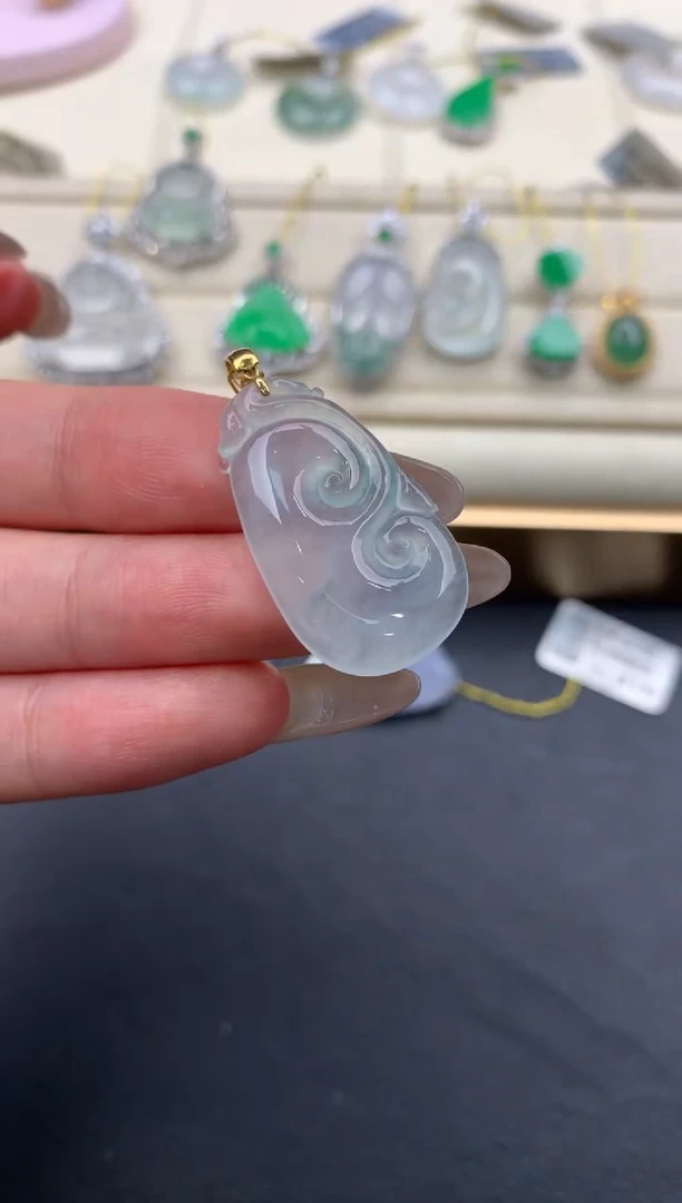 翡翠18K金镶嵌颈饰Q296