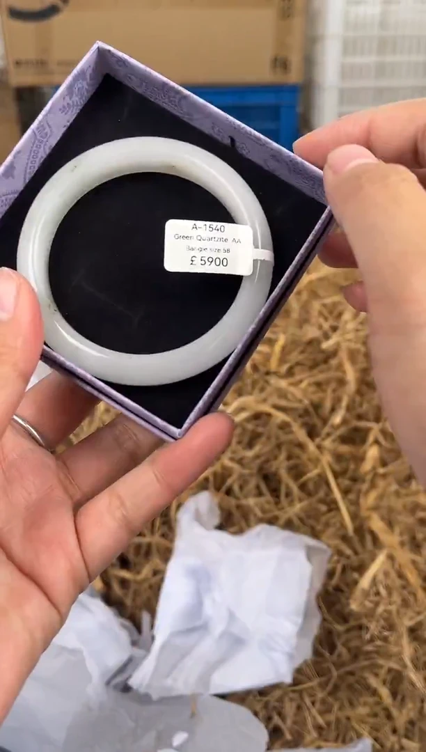 未镶嵌手镯石英质玉A1540