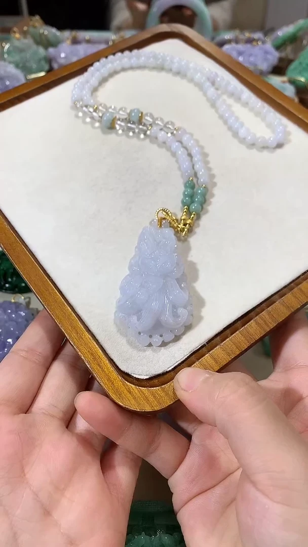 颈饰未镶嵌翡翠吊坠