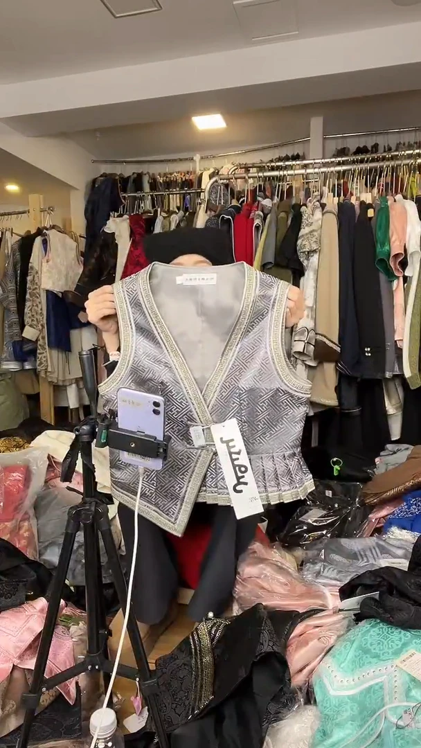 马甲       M码       80-105斤