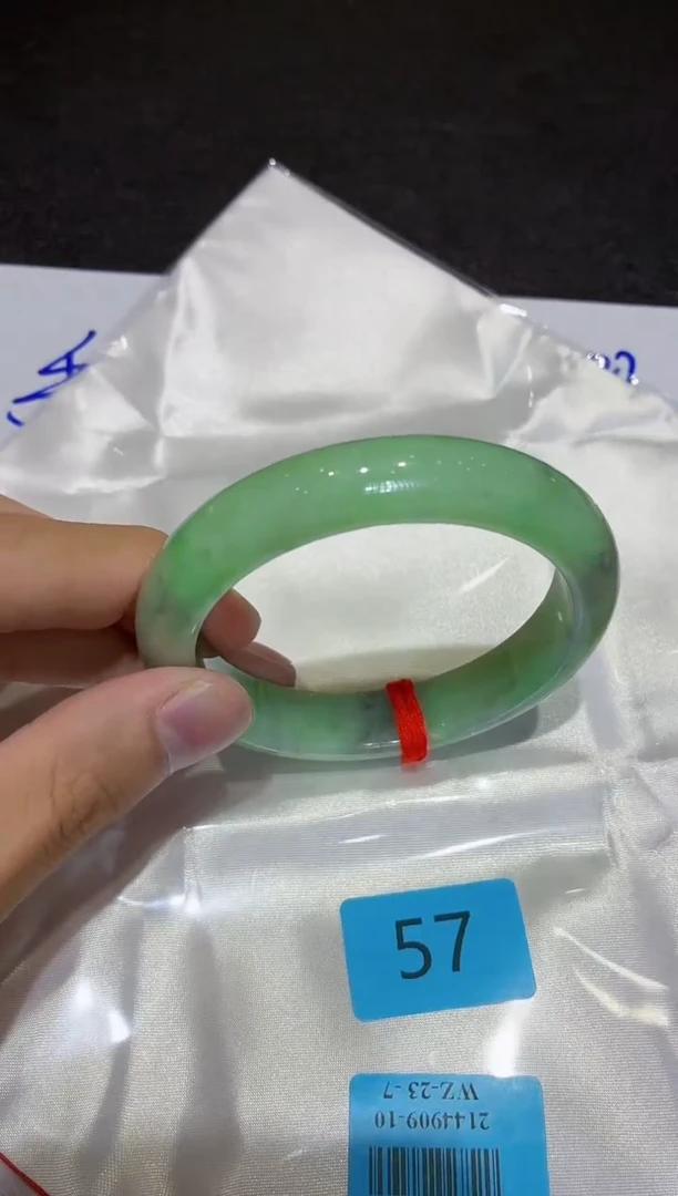 翡翠手镯未镶嵌翡翠手镯