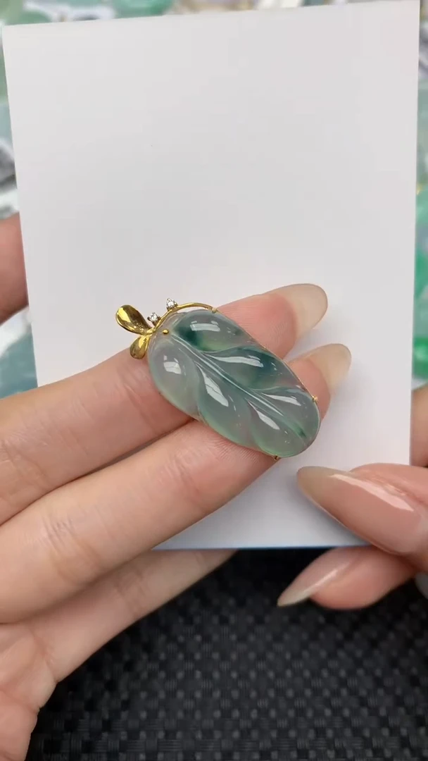 翡翠18K金镶嵌颈饰天然翡翠a货