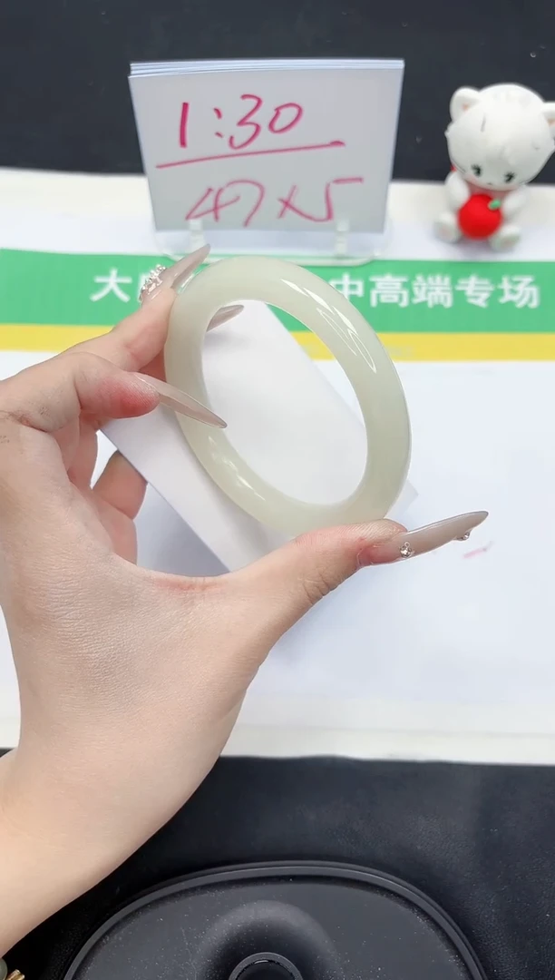 【闪购商品】石英质玉手镯未镶嵌136-62.8