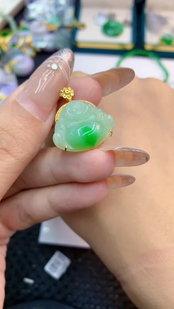 颈饰18K金镶嵌翡翠1