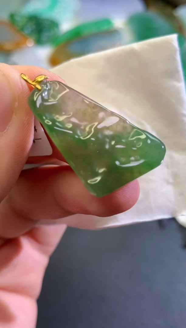 翡翠未镶嵌吊坠(不含链)543