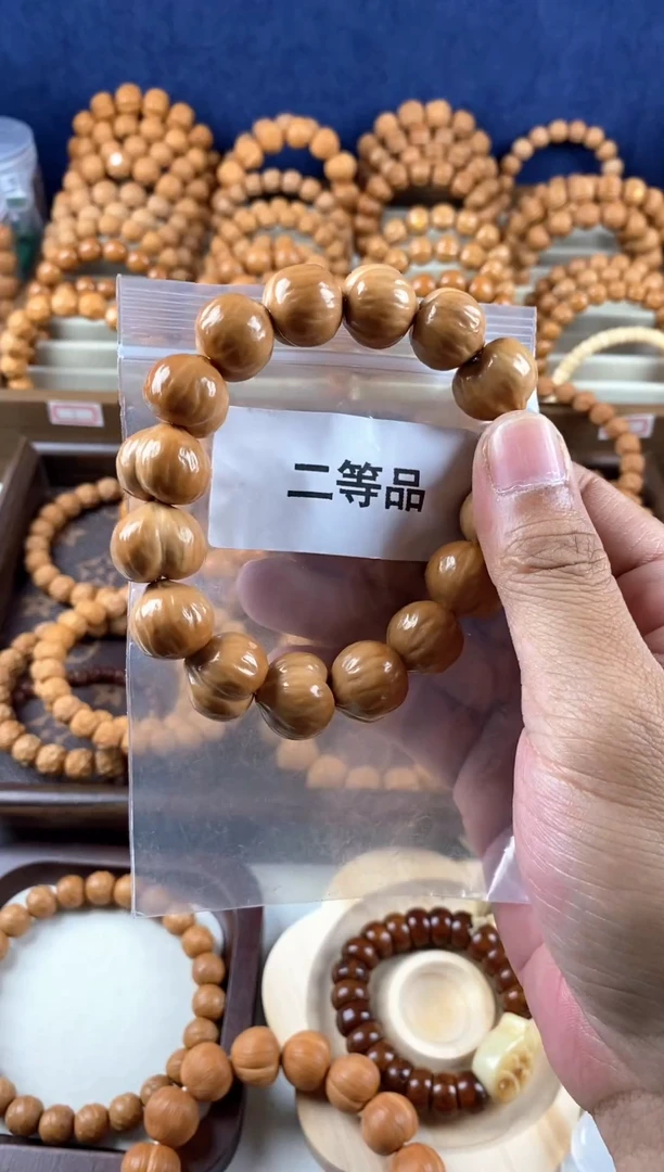 猴头核桃手串闪七精工屁桃瑕疵黑点