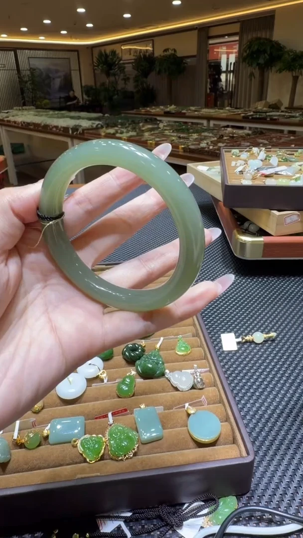 颈饰未镶嵌和田玉手镯63