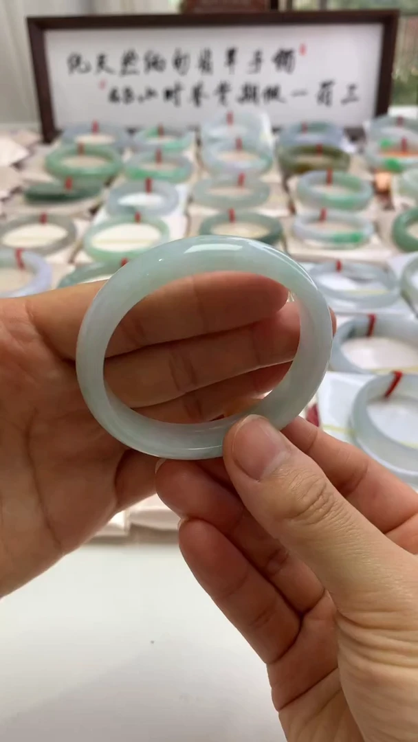 未镶嵌手镯翡翠52贵妃金丝绿