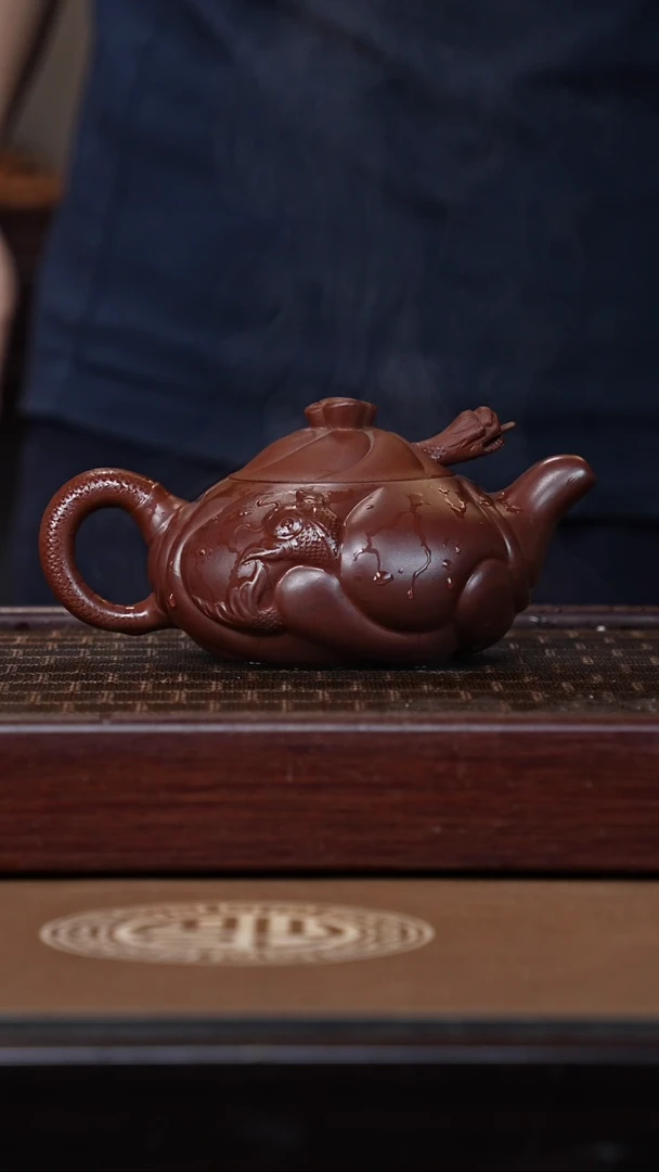 茶壶紫砂梁顺龙  紫朱泥 最大号鱼化龙壶
