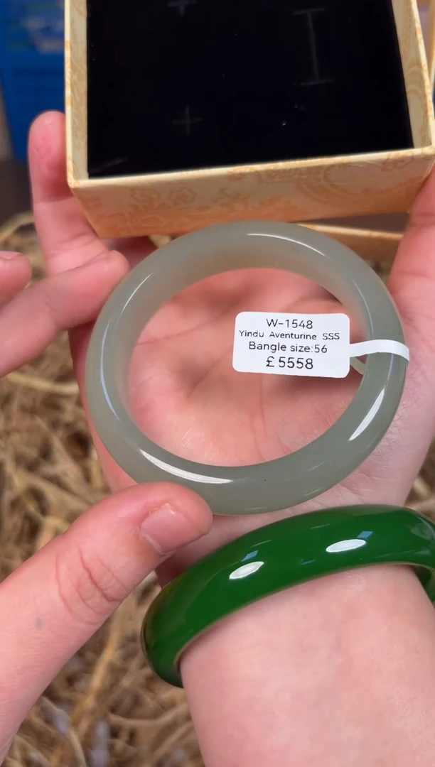 未镶嵌手镯石英质玉W1548