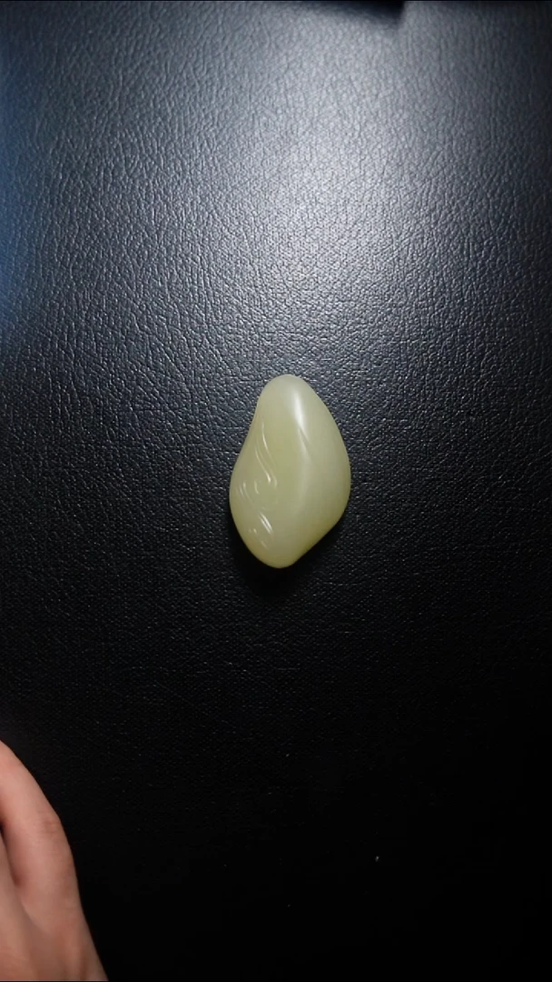 颈饰未镶嵌和田玉吊坠