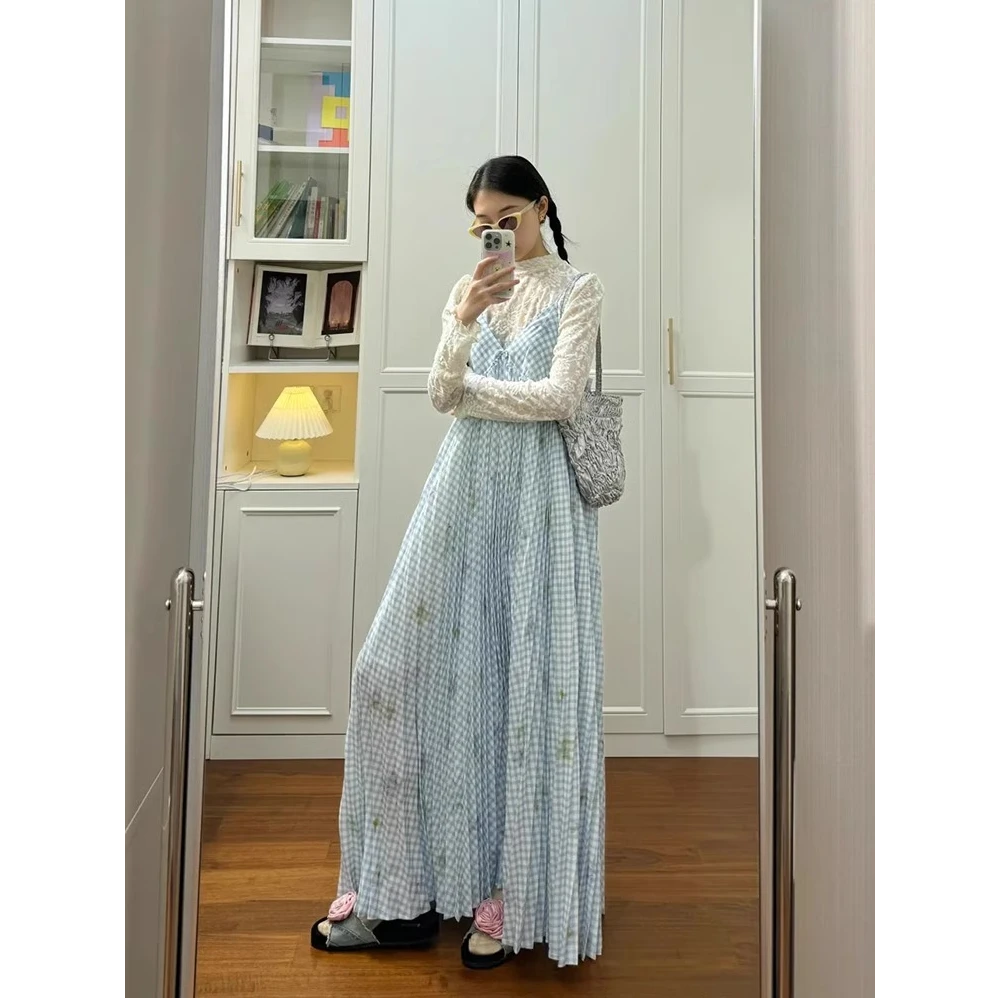 清新甜美吊带连衣裙女2025春季新款压皱蓝色格纹A字荷叶边长裙子