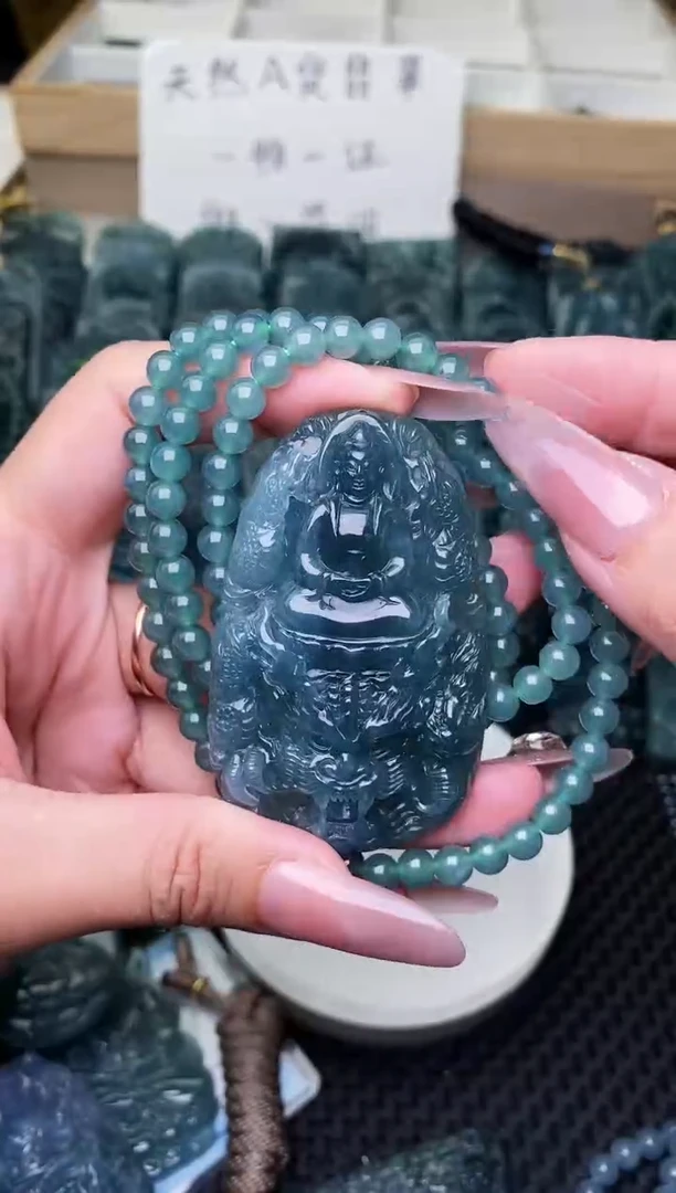 颈饰未镶嵌翡翠