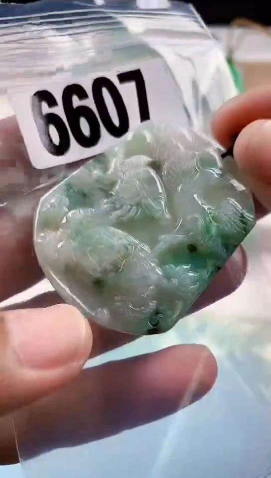 【闪购商品】翡翠挂件未镶嵌天然翡翠吊坠挂件