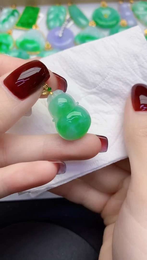 颈饰18K金镶嵌翡翠缅甸天然翡翠A货