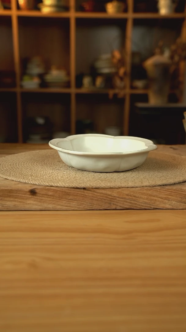 白色系列的8英寸花边平盘1个