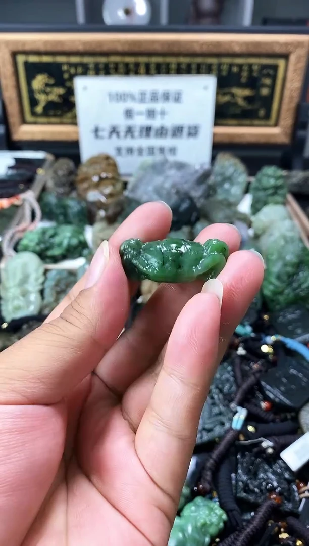 颈饰未镶嵌和田玉1