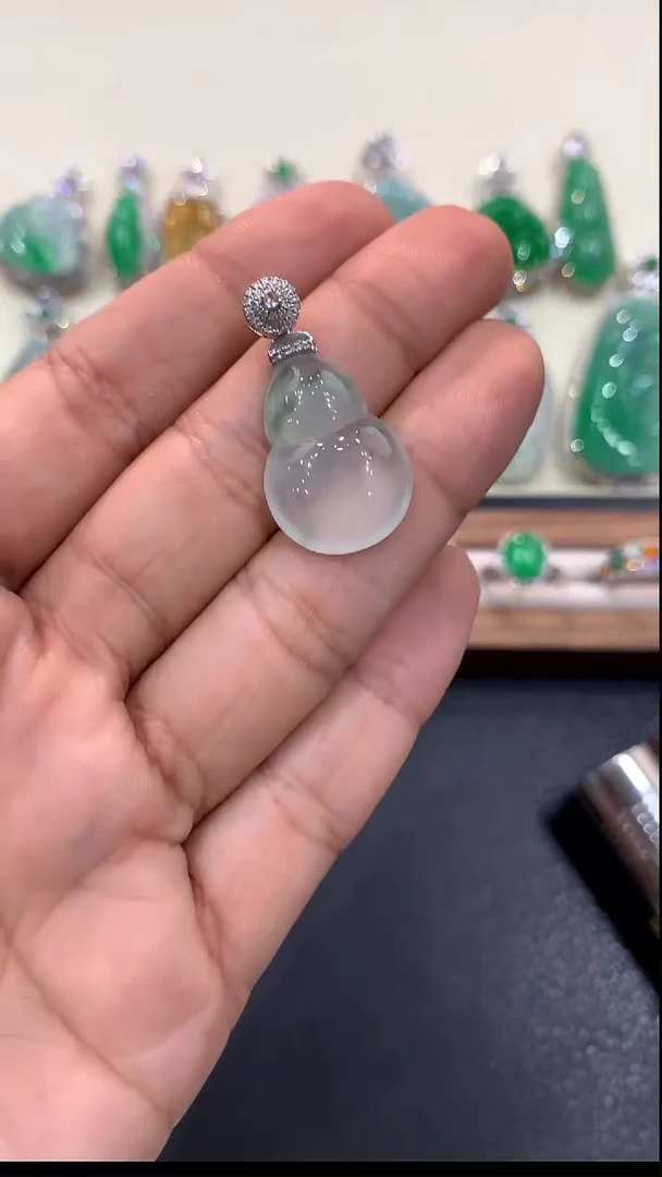 吊坠(不含链)18K金镶嵌翡翠葫芦吊坠