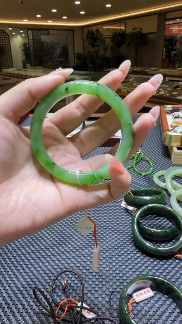 颈饰未镶嵌和田玉手镯58