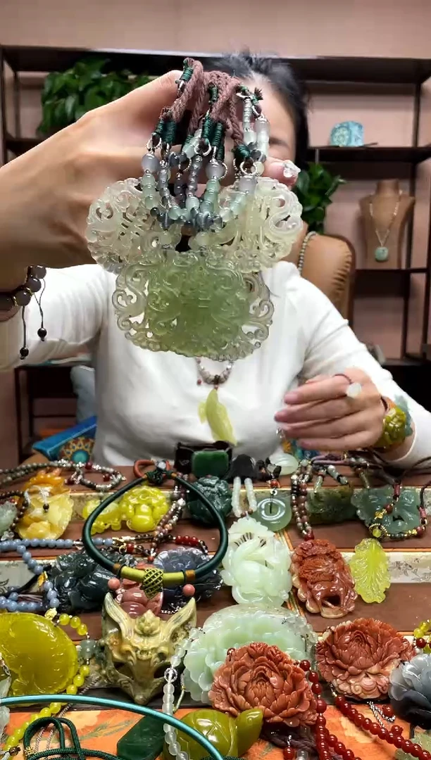 未镶嵌岫玉吊坠多样性发货发其中之一