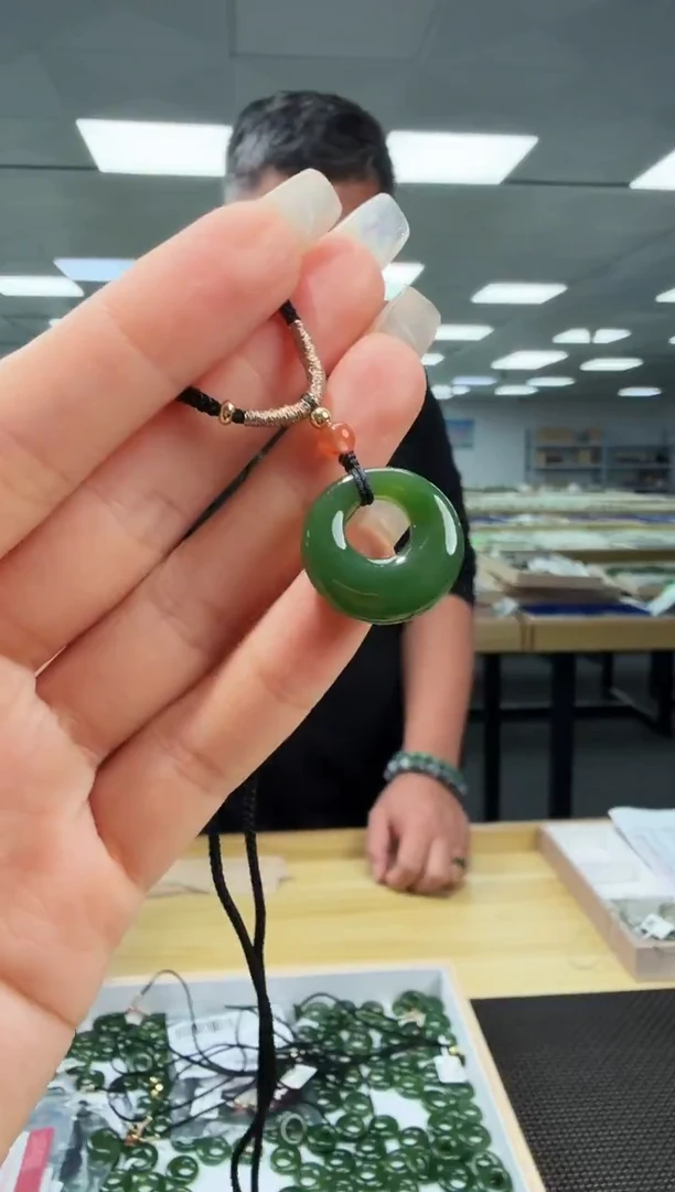 颈饰未镶嵌和田玉老俄碧公主扣吊坠