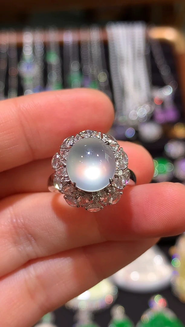 18K金镶嵌戒指翡翠玻璃种蛋面戒指