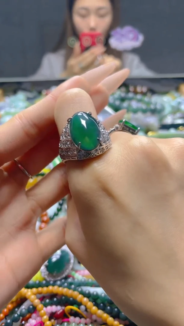 颈饰未镶嵌翡翠/V/翡翠A货，一件也是批发价