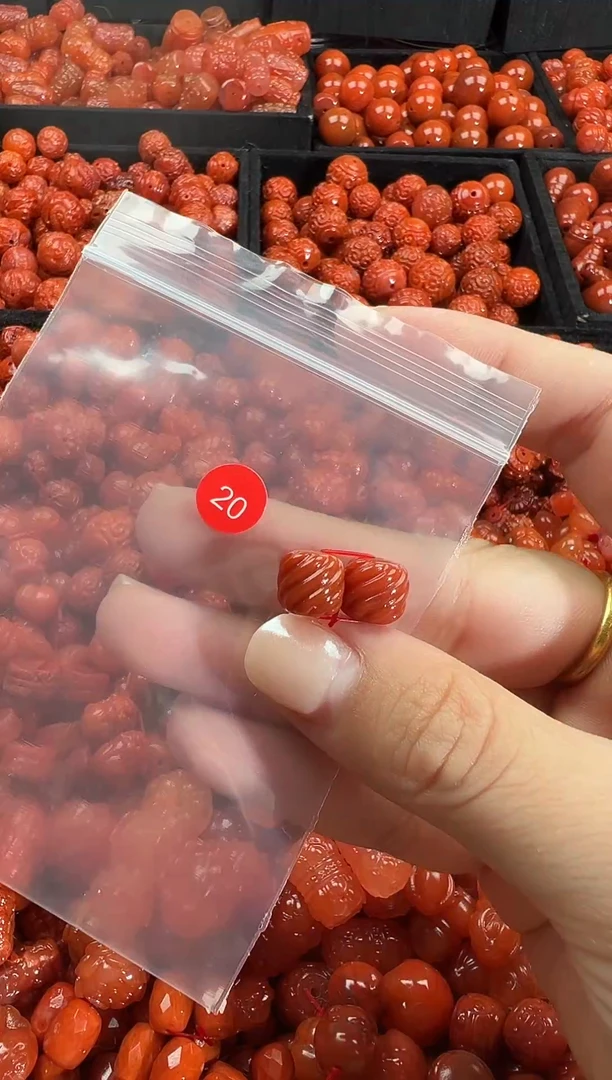 颈饰未镶嵌南红玛瑙1