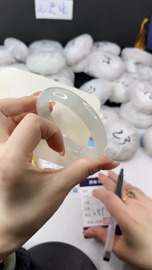 未镶嵌手镯石英质玉多样性发货V51