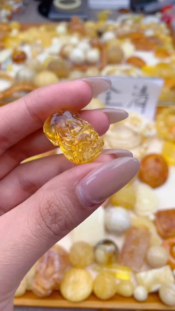 蜜蜡未镶嵌珠宝奇石07