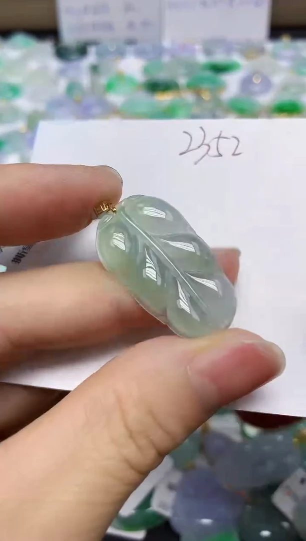 翡翠18K金镶嵌颈饰天然缅甸翡翠A货