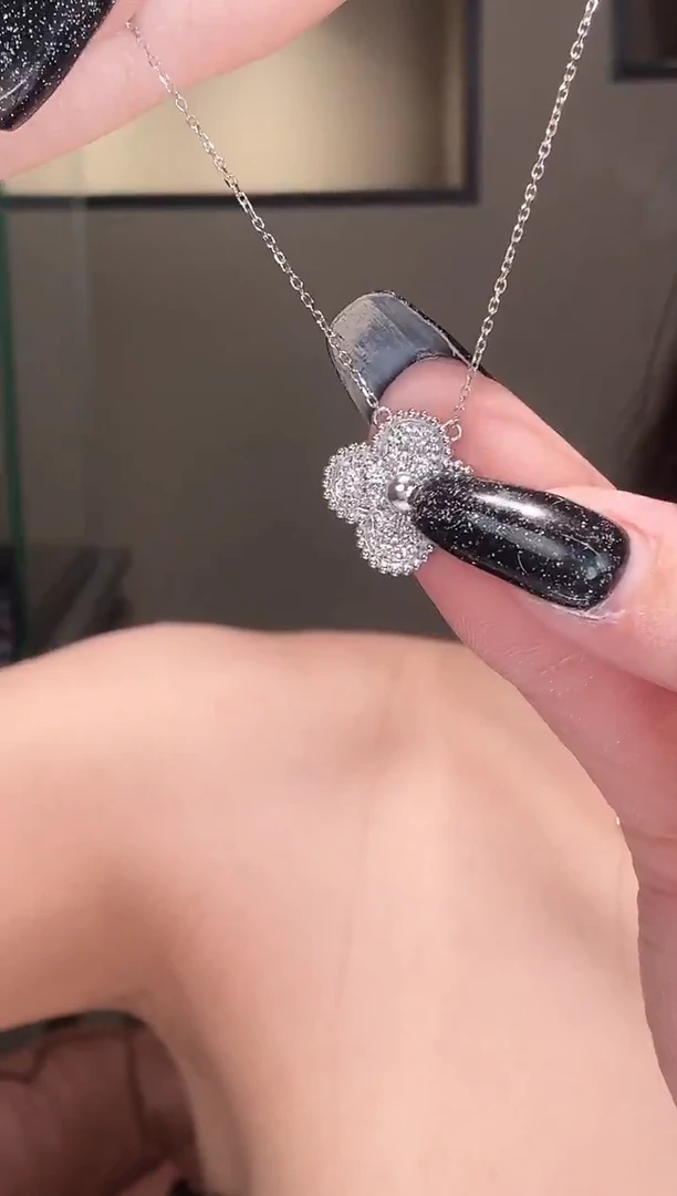 铂Pt950镶嵌项链钻石四叶项链