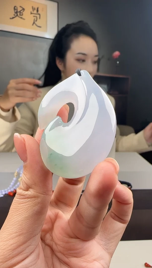 颈饰未镶嵌翡翠形意粉春符号