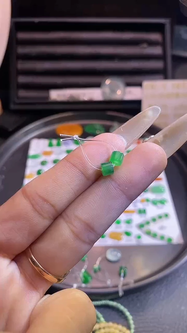 翡翠挂件未镶嵌珠子