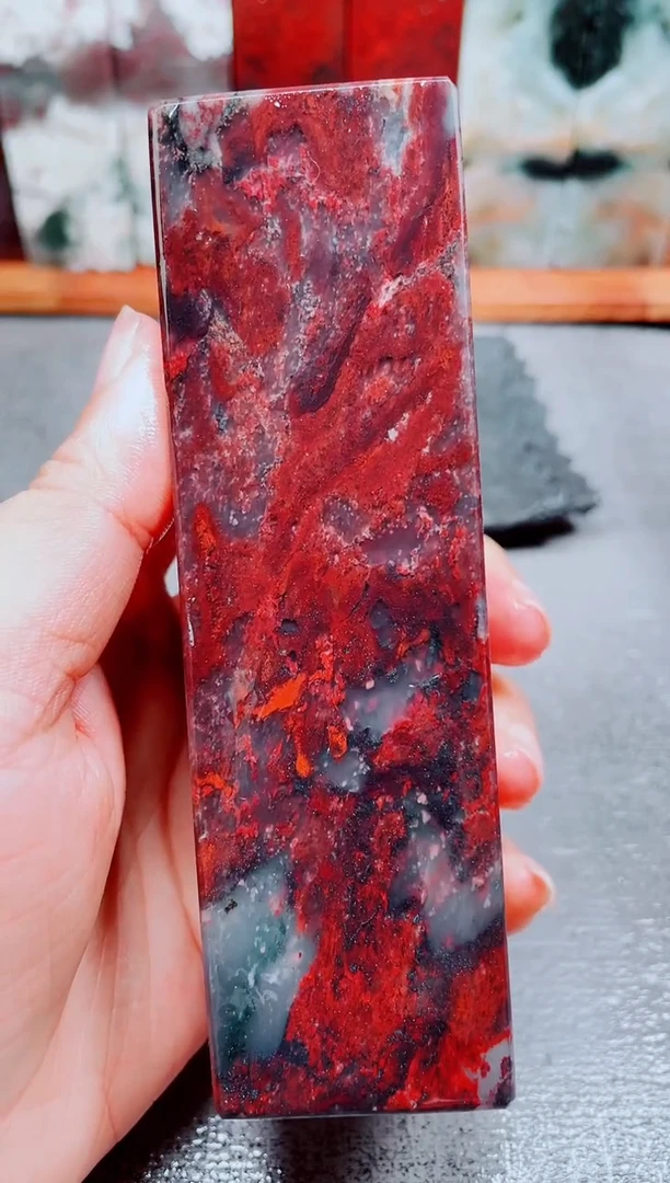 玉平***界桂林鸡血玉素章