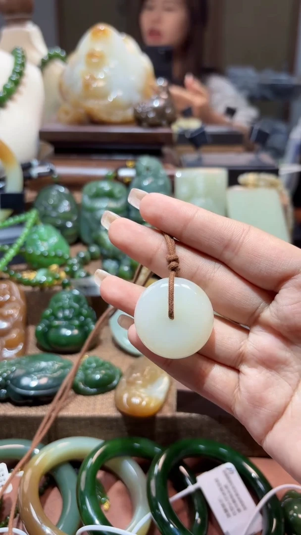 颈饰未镶嵌和田玉1