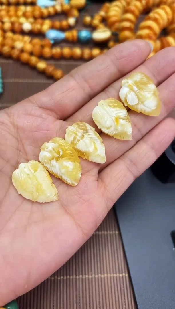 【闪购商品】琥珀裸石未镶嵌滴溜多样发其一