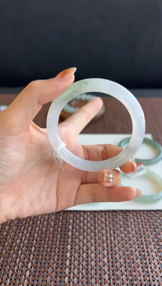 翡翠手镯未镶嵌14号56.3*8.4*8.9