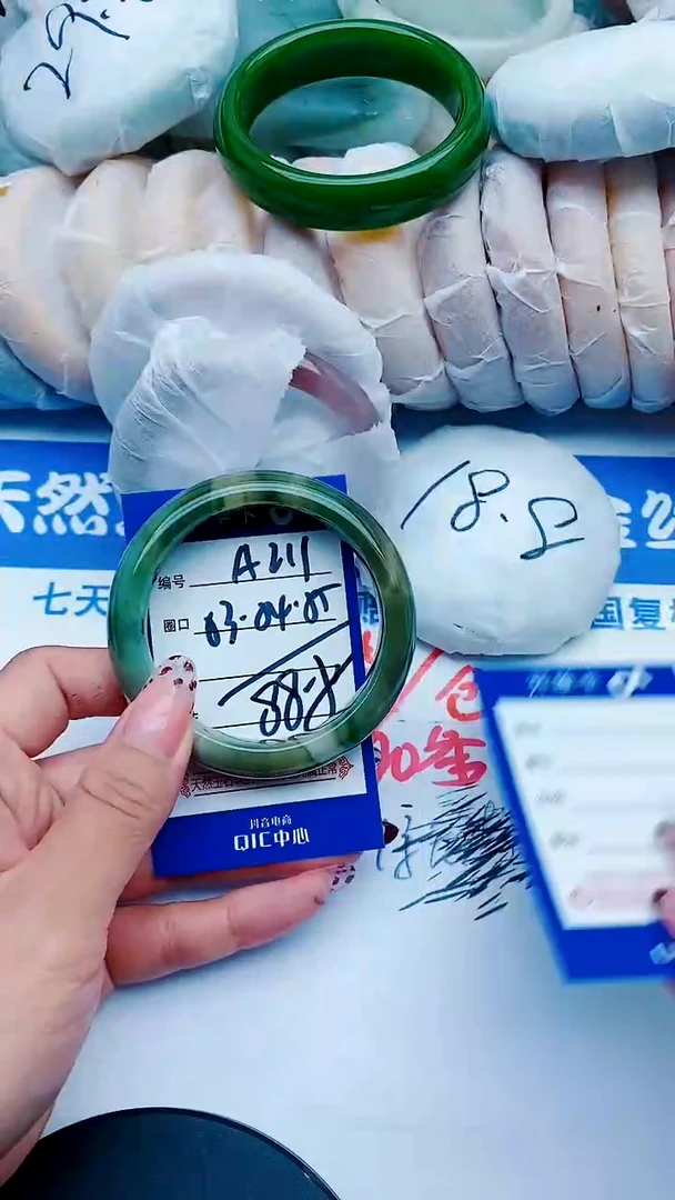 未镶嵌手镯石英质玉A211+53-54