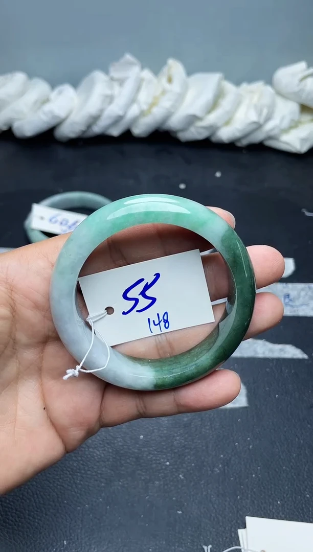 未镶嵌手镯翡翠148