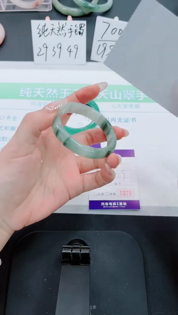 【闪购商品】石英质玉手镯未镶嵌57号-53圈