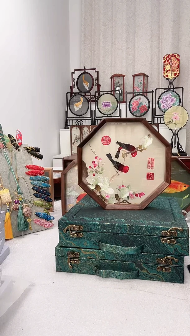 扇子苏绣作品手工摆台
