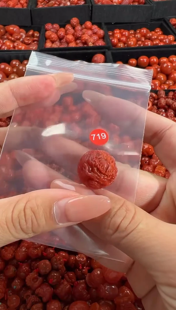 南红玛瑙未镶嵌颈饰1