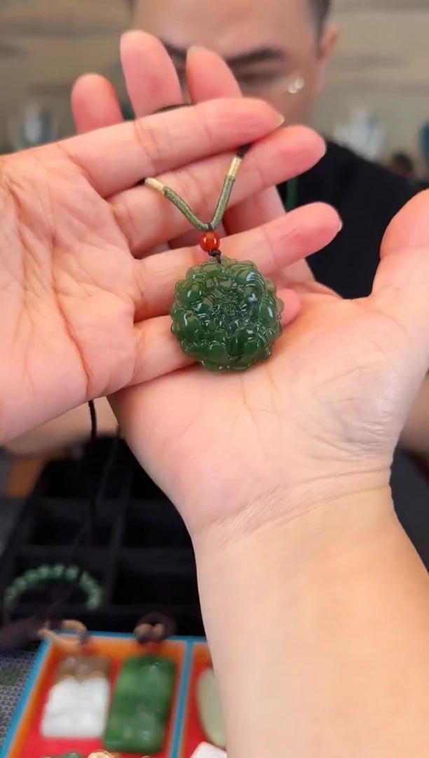 颈饰未镶嵌和田玉花开富贵